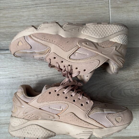 Nike Air Huarache Sneaker Men's size 5 - Picture 1 of 7